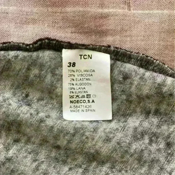 Unique elongated sequence top from a European luxury brand - Picture 11 of 13